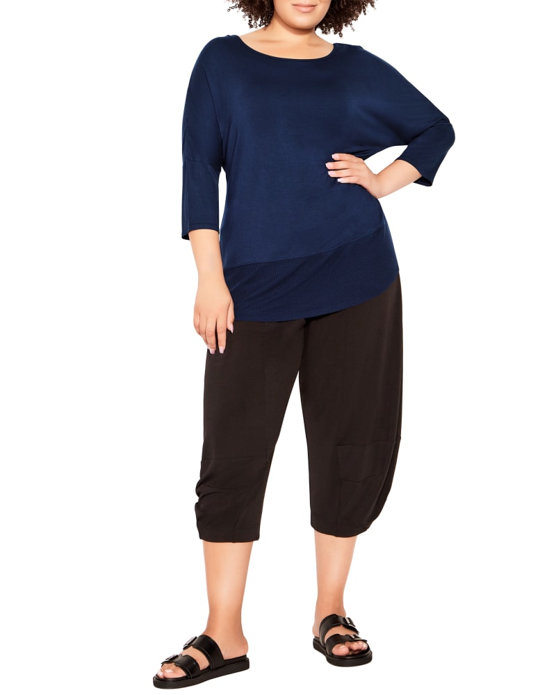 Front of a model wearing a size 16 TOP CONTRAST RIB in Navy by Zim & Zoe. | dia_product_style_image_id:297822